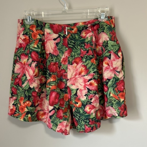 Majorelle Womens Shorts Red Floral Pockets Back Zip Lined Revolve high waisted - Picture 4 of 10